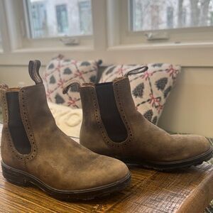 Blundstone like new size 7.5 women